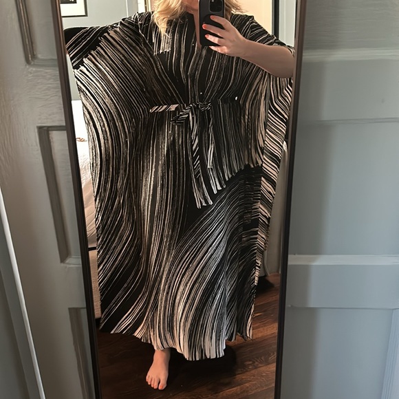 Ocean and Main Los Angeles "Monsoon" Silk Kaftan - M/L - Picture 5 of 10